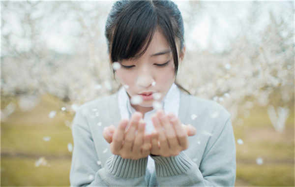 乌拉特后怀孕后验血多久可以知道男女(怀孕后多久可以验血检查出来)